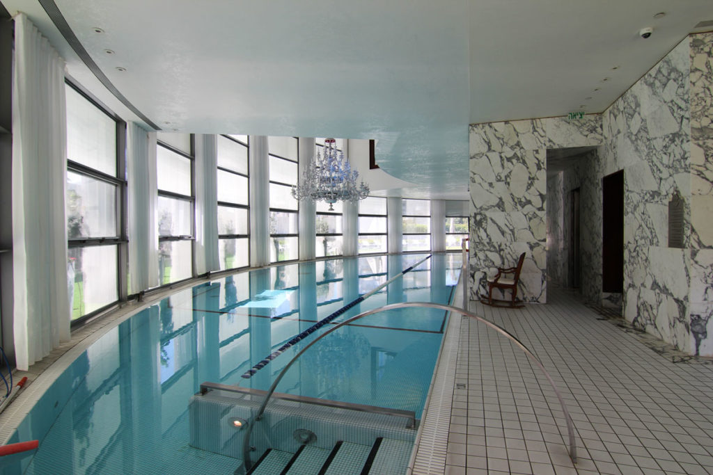Indoor swimming pool in YOO 2 Tower, Tel Aviv. Photo by Su Casa Tel Aviv Real Estate. All Rights Reserved.