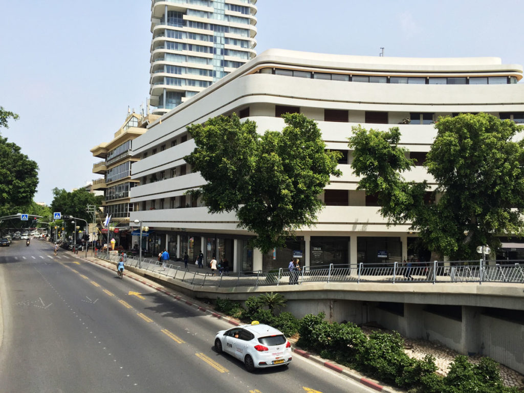 Beautiful preserved Bauhaus Building on Kikar Dizengoff. Dizengoff 94, Tel Aviv. Photo by Su Casa Tel Aviv Real Estate. All Rights Reserved. 