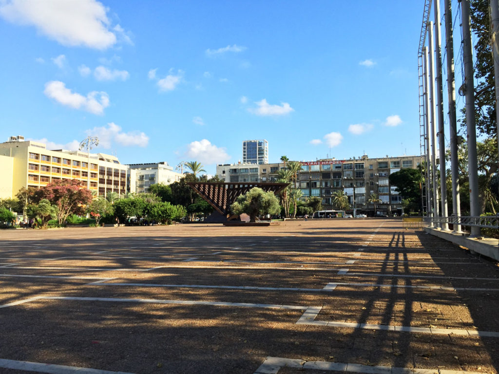 Kikar Rabin overlooking Malkei Israel St., Tel Aviv, where bigger apartments can be found. Photo by Su Casa Tel Aviv Real Estate. All Rights Reserved. 