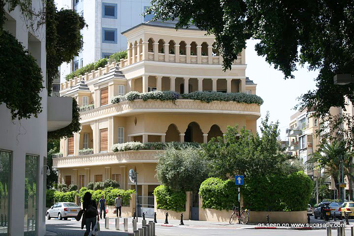 Where past meets present and old meets new. The Pagoda House overlooking King Albert Square in Lev Ha’ir, Tel Aviv. Photo by Su Casa Tel Aviv Real Estate. All Rights Reserved. 