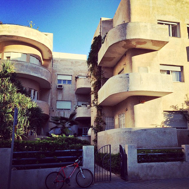The International Bauhaus Style building on Bialik St., Tel Aviv. Photo by Su Casa Tel Aviv Real Estate. All Rights Reserved.